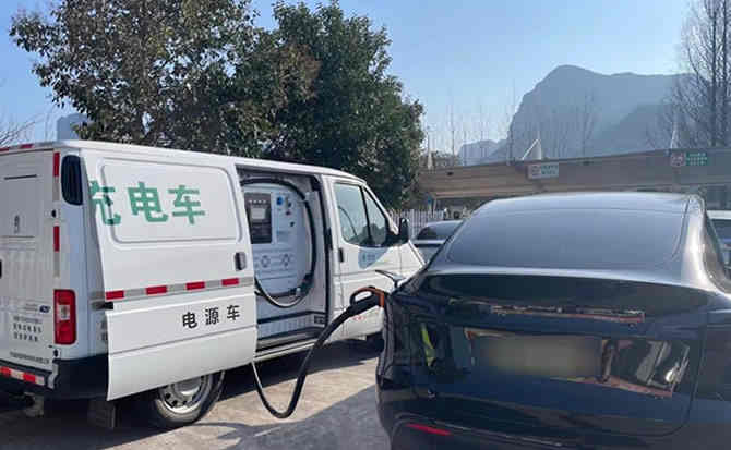 贺兰汽车搭电