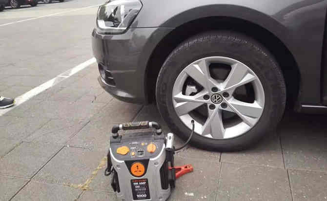 贺兰汽车搭电案例